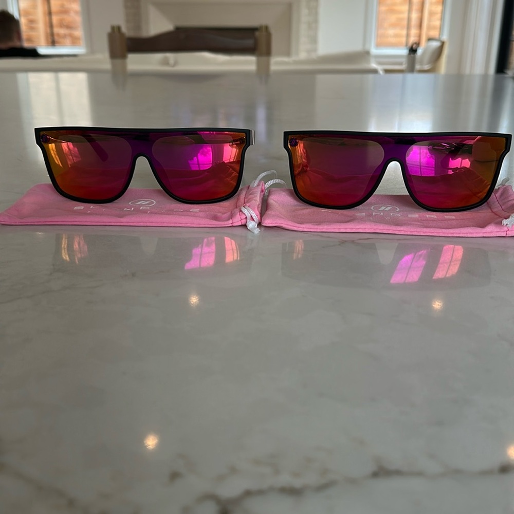 2 pairs of Blenders Sunglasses